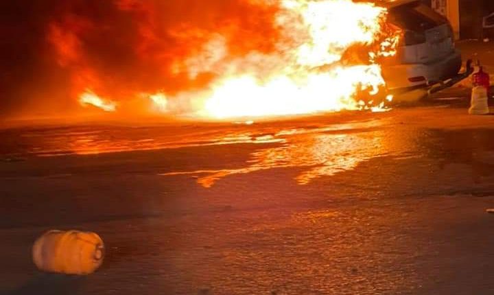 مصرع شخص وإصابة آخرين في انفجار سيارة في مقديشو