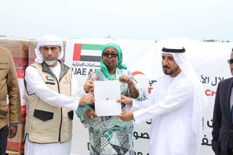 وزارة الإغاثة تتسلم مساعدات إغاثية مخصصة لضحايا الجفاف من دولة الإمارات العربية المتحدة الشقيقة