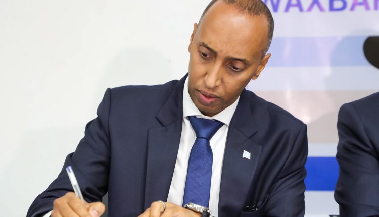 المراجع العام الوطني يدعو إلى التحقيق في الاتفاقية الموقعة مع شركة نفط أمريكية
