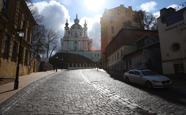 Biden, Putin discuss Ukraine crisis over phone