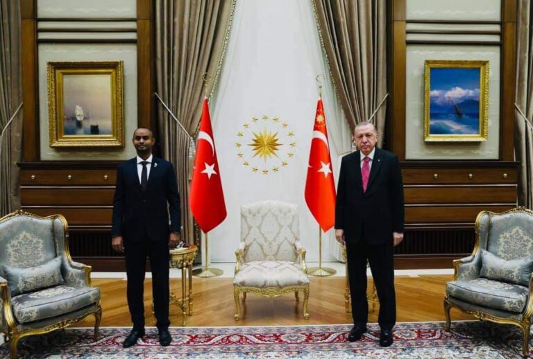 وزير الدفاع يعرب عن تمنياته بالشفاء العاجل للرئيس التركي