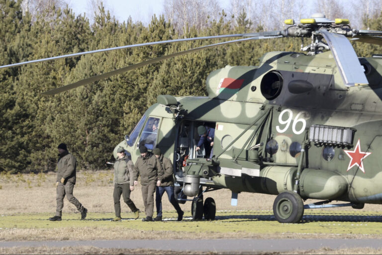 Russian and Ukrainian delegations meet amid high hopes but law expectations on any breakthroughs