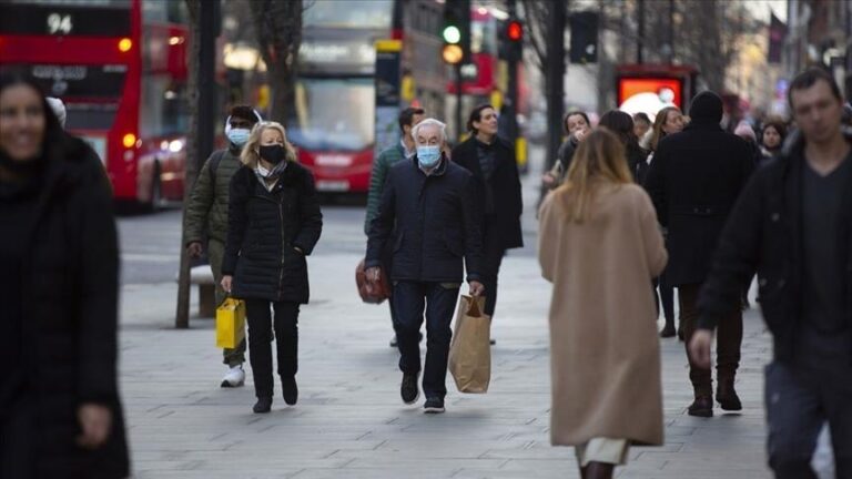 UK lifts testing requirements for fully vaccinated travelers