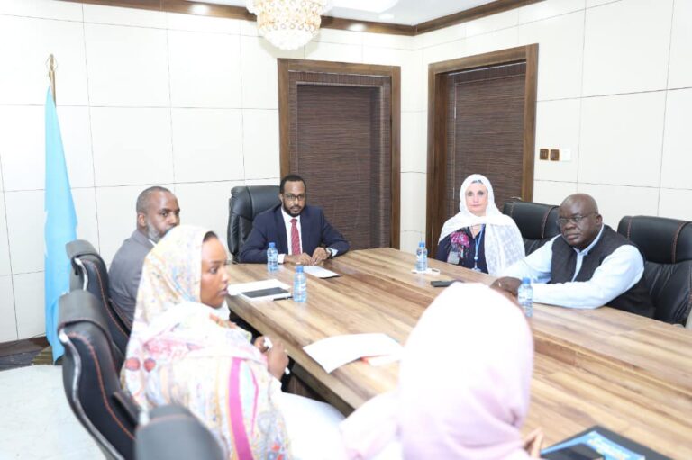 Minister Jamal receives UNICEF-Somalia’s representative