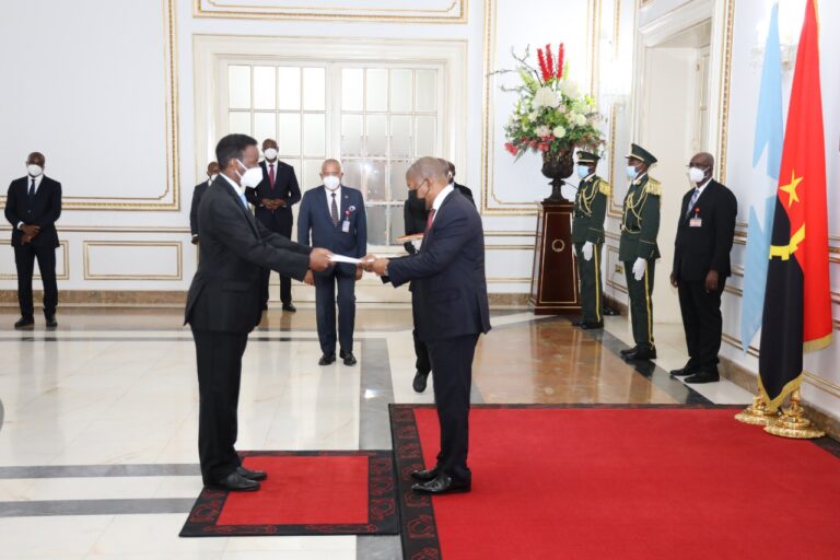 President of Angola receives the credentials of the Somali ambassador