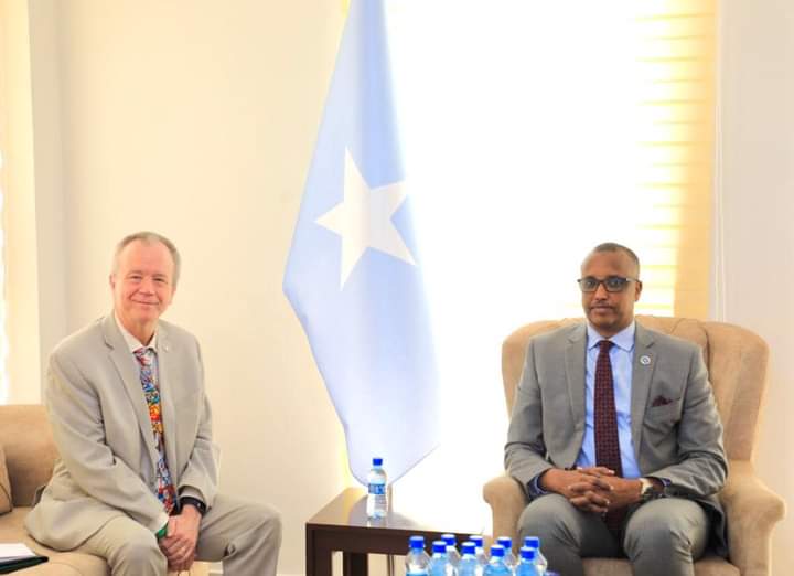 Minister of Transport and Civil Aviation meets the US Ambassador to Somalia