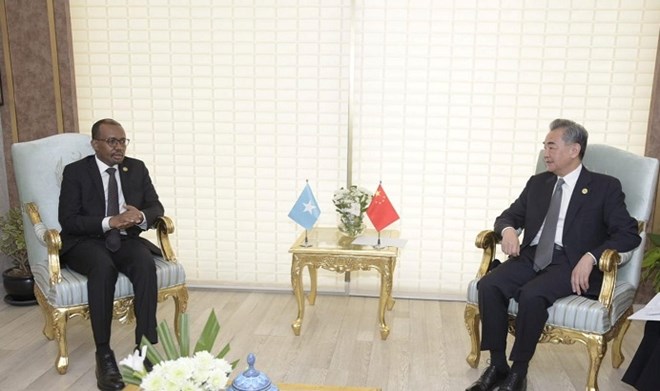 وزير الخارجية الصومالي يلتقي نظيره الصيني في إسلام أباد