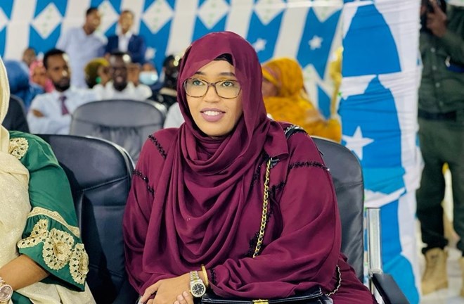 السياسيون يتفاعلون مع انتصار قالي شري على أبح تهليل في انتخابات مثيرة في غالكعيو