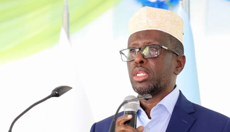 الرئيس الأسبق شريف شيخ أحمد يدعو إلى أداء النواب الجدد القسم