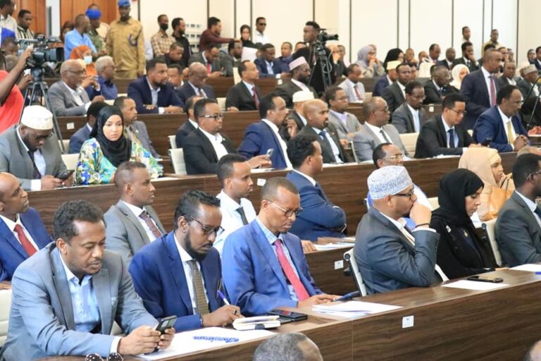 البرلمان الصومالي بيدأ اليوم استماع خطب المرشحين لرئاسة غرفتيه