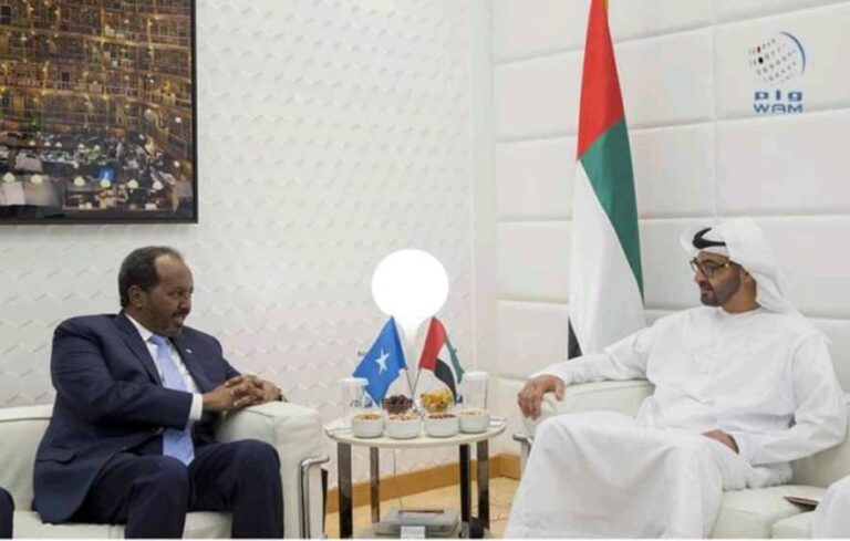 الصومال يعيد أموالا إماراتية صادرتها الحكومة السابقة