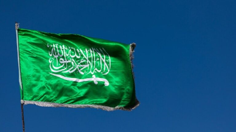 السعودية تمنع السفر إلى 16 دولة بينها الصومال