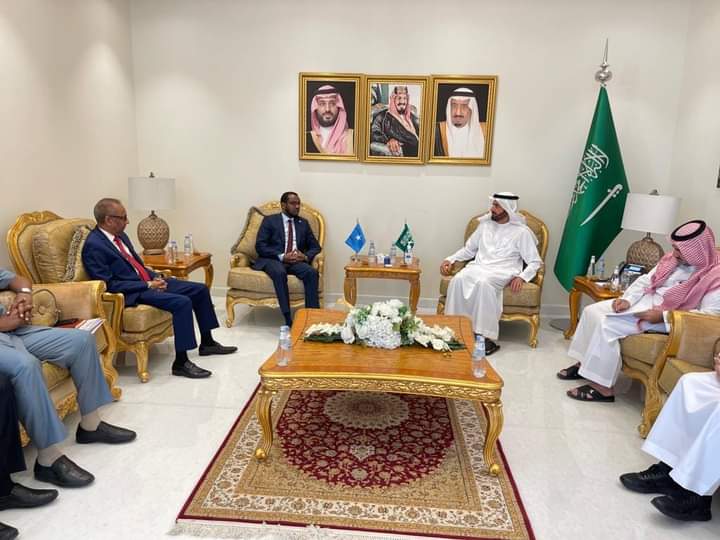 الصومال والسعودية يبحثان استعدادات موسم الحج