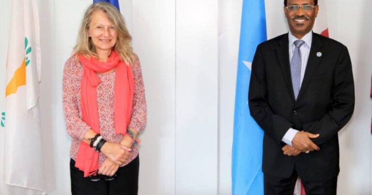 وزير المالية الصومالي يلتقي سفيرة الاتحاد الأوروبي لدى الصومال