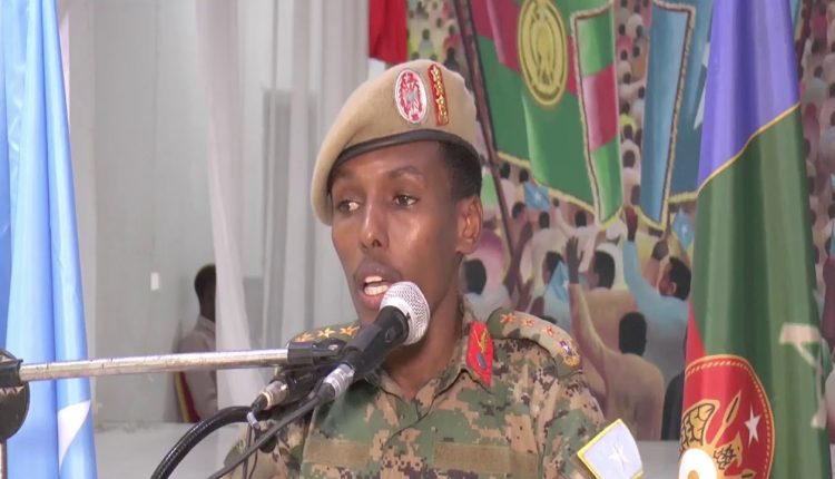 اعتراف فرماجو بإرسال قوات إلى إريتريا يحرج قائد الجيش الصومالي
