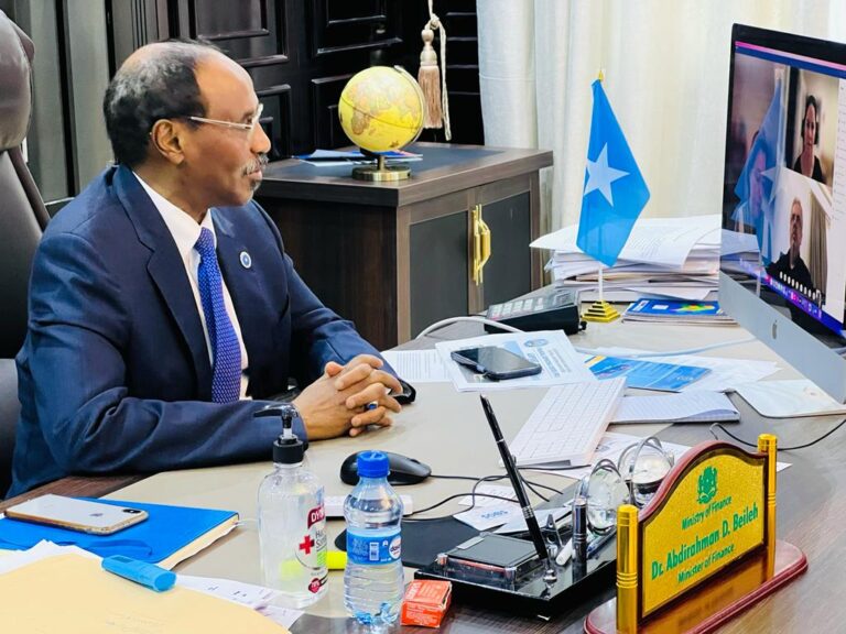 وزير المالية الصومالي يترأس اجتماعا مشتركا مع البنك الدولي وصندوق النقد الدولي
