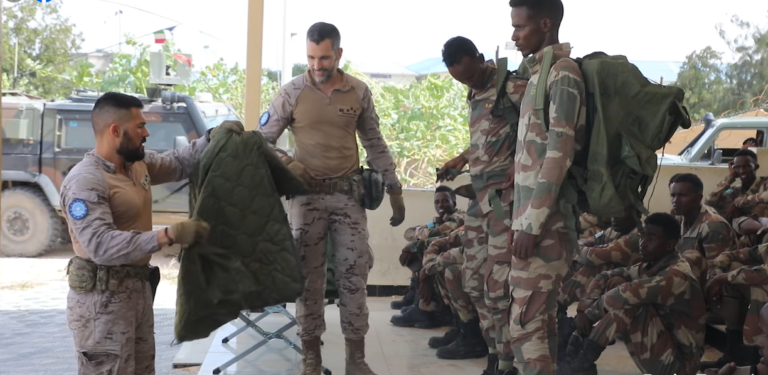 الاتحاد الأوروبي يقدم معدات عسكرية متطورة للجيش الصومالي