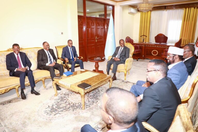 الرئيس الصومالي يترأس اجتماعا للمجلس الاستشاري الوطني في مقديشو