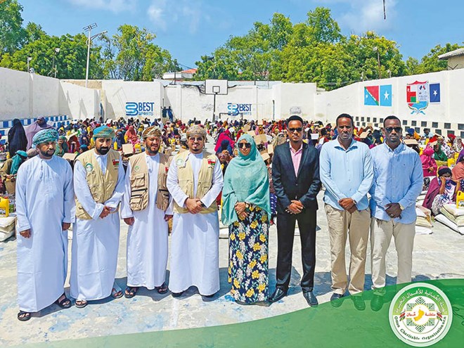 عمان ترسل مساعدات غذائية إلي الصومال