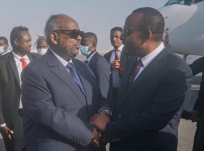 رئيس وزراء إثيوبيا يصل إلي جيبوتي في زيارة رسمية