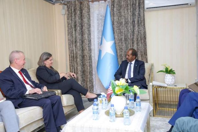 الصومال والولايات المتحدة تبحثان تعزيز العلاقات الدبلوماسية والتعاون