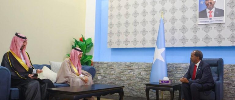 السعودية تؤكد حرصها على توطيد العلاقات مع الصومال