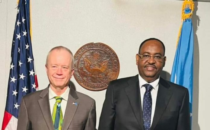رئيس ولاية بونتلاند يلتقي سفير الولايات المتحدة في الصومال