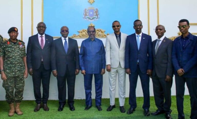 الرئيس الصومالي يستقبل وفدا أوغنديا في مقديشو